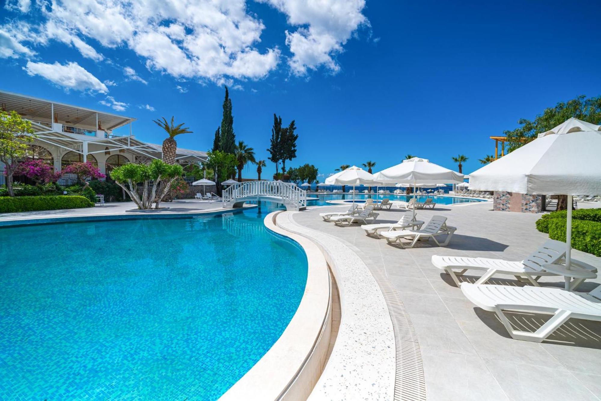 Labranda Tmt Bodrum Eksteriør bilde Pool at the hotel